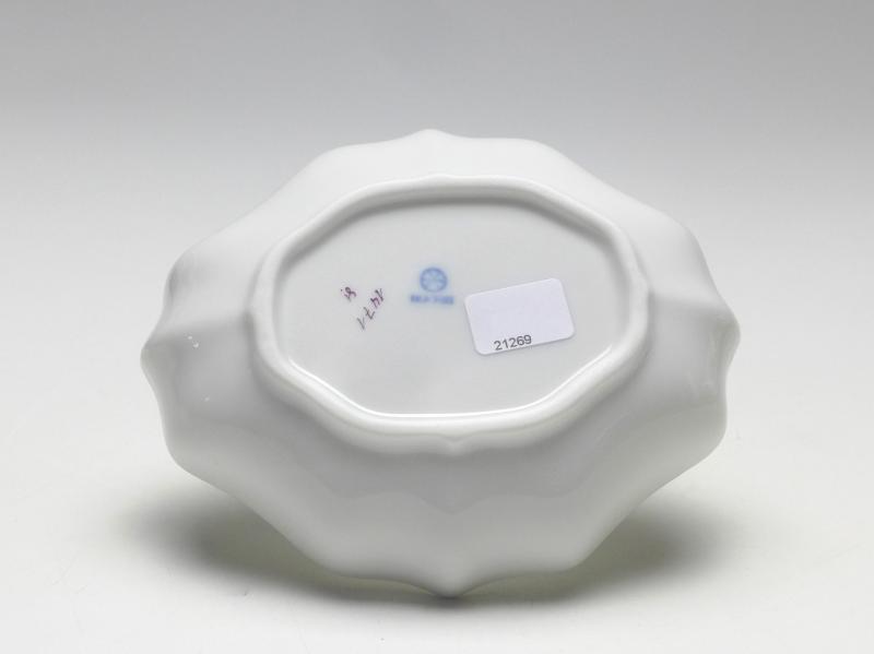 ovale Schale, Höchst, Blumenmalerei Vergißmeinnicht, L: 11,5 cm