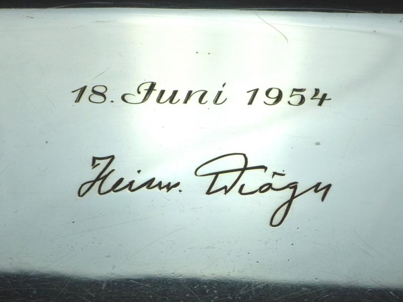 großes Tablett mit getrepptem Rand, 835er Silber, 28,5x28,5 cm, 609 g