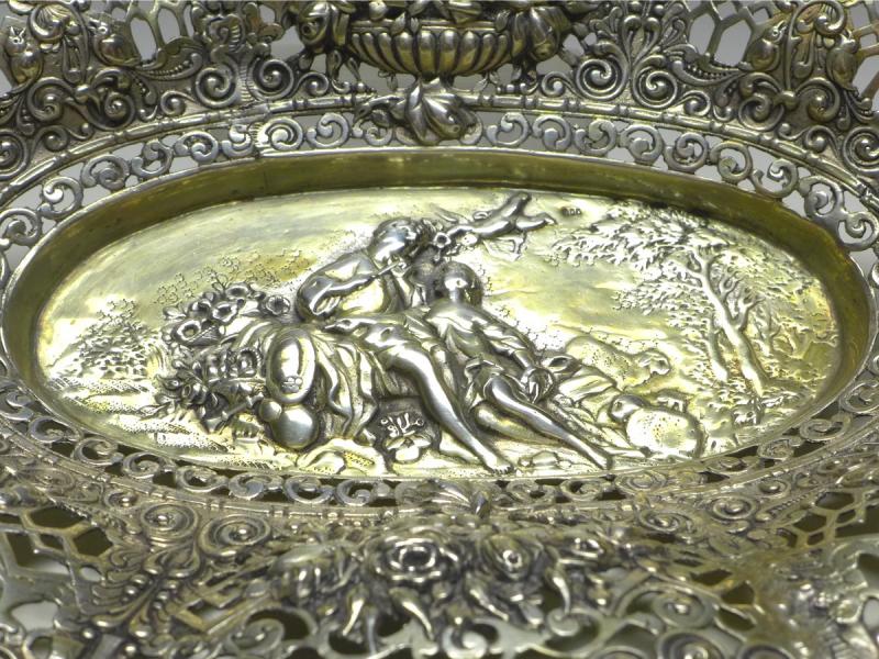 ovale Schale mit Paar, Rosendekor und Durchbruchrand, 800er Silber, 4 x 27 x 16,5 cm, 251 g