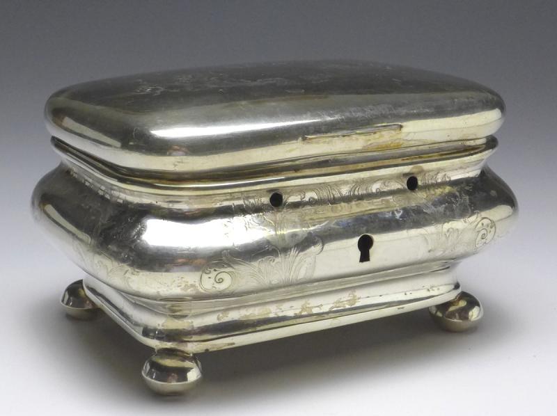 Zuckerdose, Deckeldose auf 4 Kugelfüßen, vor 1888, 12 Lot (750er) Silber, florales Dekor, 15,5x11,5x9 cm, 320 g