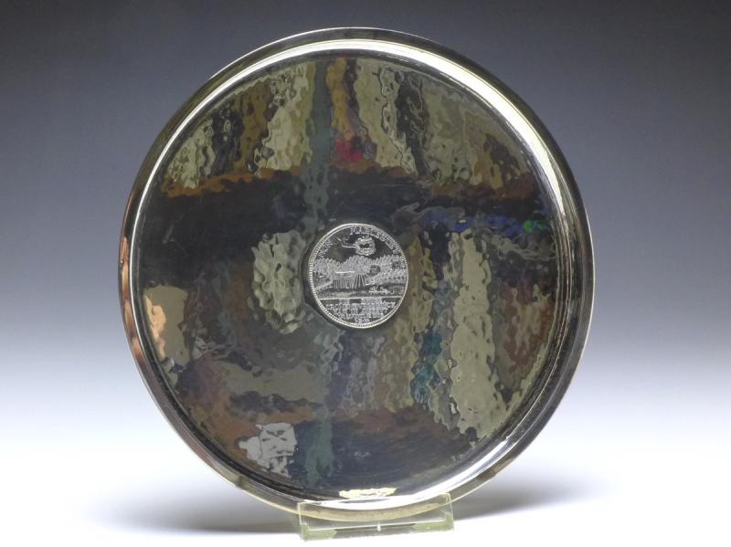 Silbertablett | Münzteller mit Ausbeutethaler, Braunschweig-Wolfenbüttel, Die Grube Cronenburgsglück, 925er Silber, D: 19 cm, 347 g