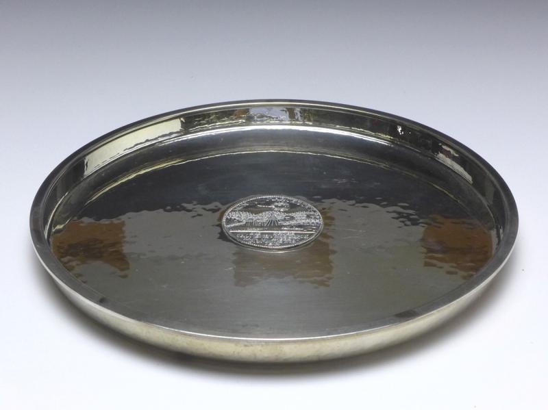 Silbertablett | Münzteller mit Ausbeutethaler, Braunschweig-Wolfenbüttel, Die Grube Cronenburgsglück, 925er Silber, D: 19 cm, 347 g