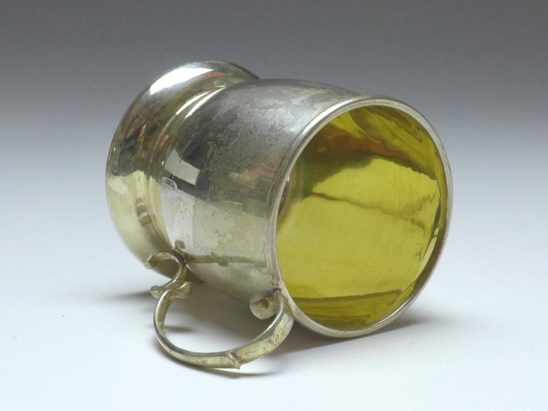 Becher mit Henkel, Birmingham, 1928, 925er Sterling Silber, H: 7,3 cm, 43 g