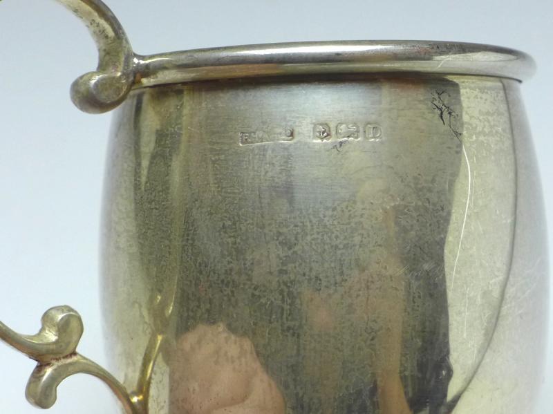 Becher mit Henkel, Birmingham, 1928, 925er Sterling Silber, H: 7,3 cm, 43 g