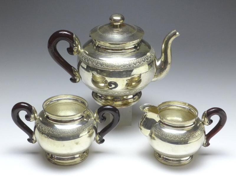 Teekern, Tee-Set 3-teilig, Teekanne, Zuckerschale, Gießer, 835 Silber, zus. 981 g