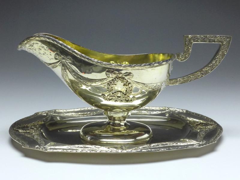 große prunkvolle Sauciere mit Unterschale, Historismus um 1890, 800er Silber, B: 27 cm, 613 g