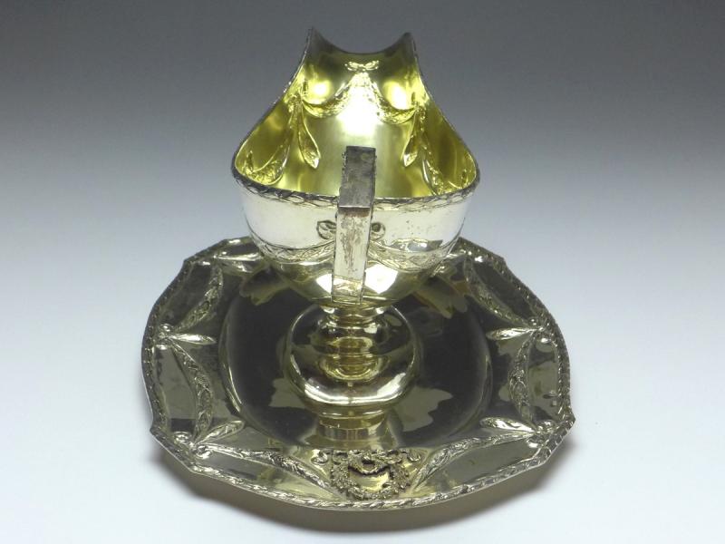 große prunkvolle Sauciere mit Unterschale, Historismus um 1890, 800er Silber, B: 27 cm, 613 g