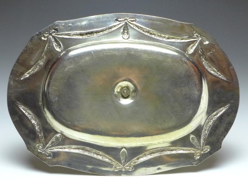 große prunkvolle Sauciere mit Unterschale, Historismus um 1890, 800er Silber, B: 27 cm, 613 g