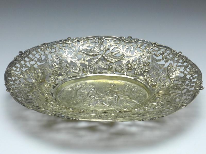 ovale Schale, 4 Putti auf einem Ast eines Apfelbaumes sitzend, 800er Silber, 4 x 24,5 x 20 cm, 271 g