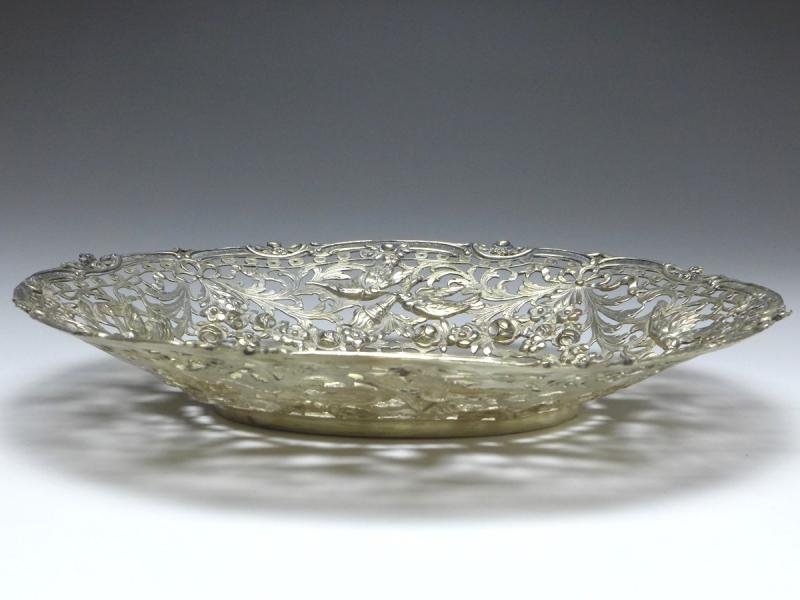 ovale Schale, 4 Putti auf einem Ast eines Apfelbaumes sitzend, 800er Silber, 4 x 24,5 x 20 cm, 271 g