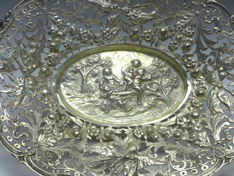 ovale Schale, 4 Putti auf einem Ast eines Apfelbaumes sitzend, 800er Silber, 4 x 24,5 x 20 cm, 271 g