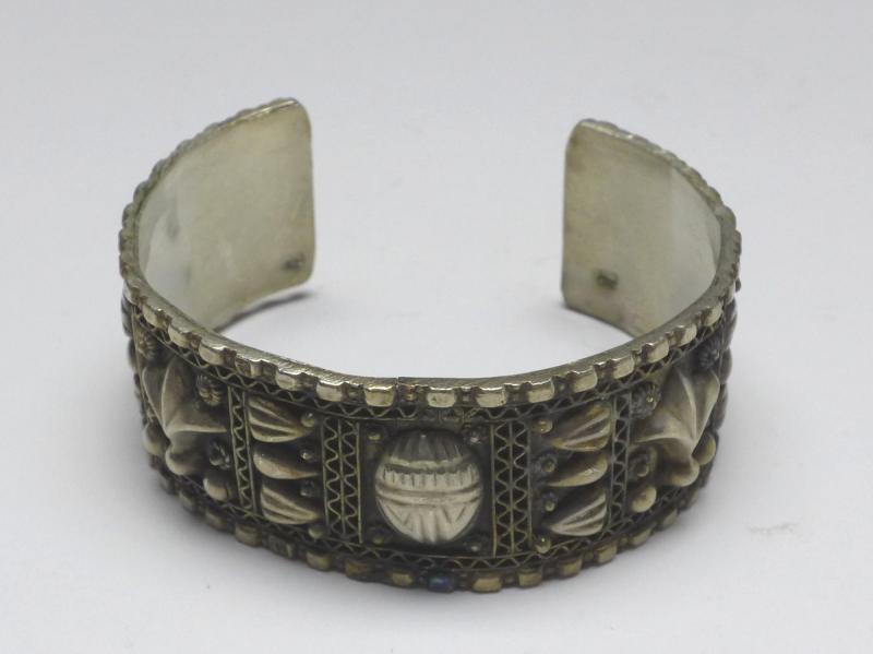 Armspange, mit verschiedenen Ornamenten, 835er Silber, D: 60 mm, 34 g