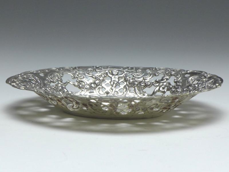 ovale Schale, Konfektschale, Rosendekor und Durchbruchrand, 800er Silber, 16,7 x 12,7 cm, 125 g