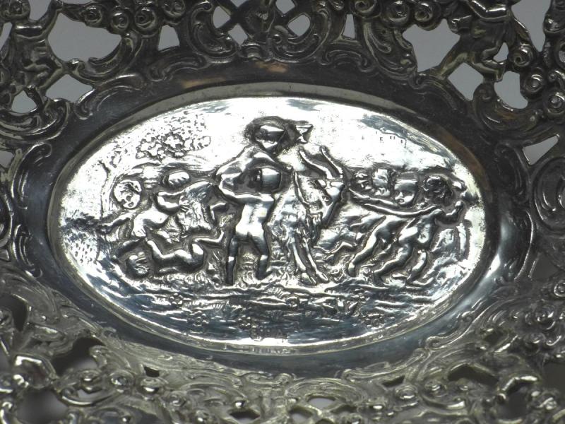 ovale Schale, Konfektschale, Rosendekor und Durchbruchrand, 800er Silber, 16,7 x 12,7 cm, 125 g