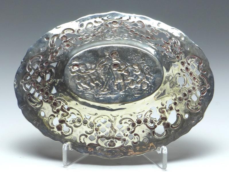 ovale Schale, Konfektschale, Rosendekor und Durchbruchrand, 800er Silber, 16,7 x 12,7 cm, 125 g