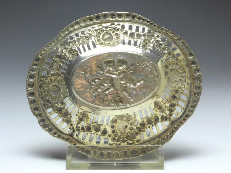 ovale Schale mit Henkel, Amoretten, Rosendekor und Durchbruchrand, 800er Silber, 11,5 x 10 cm, 63 g