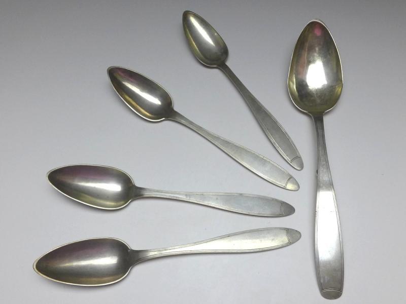 Set 5 alte Löffel: 1x Beilagelöffel, 4x Suppenlöffel, Esslöffel, 12 Lot | 10 Lot Silber, L: 28 / 22,5 cm