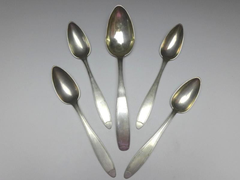 Set 5 alte Löffel: 1x Beilagelöffel, 4x Suppenlöffel, Esslöffel, 12 Lot | 10 Lot Silber, L: 28 / 22,5 cm