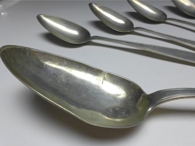 Set 5 alte Löffel: 1x Beilagelöffel, 4x Suppenlöffel, Esslöffel, 12 Lot | 10 Lot Silber, L: 28 / 22,5 cm