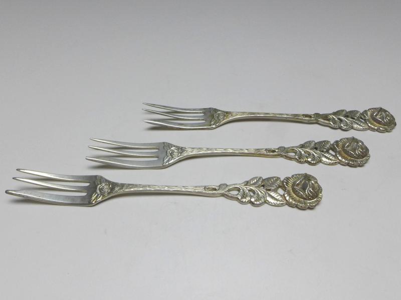 3x Aufschnittgabel, Antiko 800er Silber, Hildesheimer Rose, L: 12,5 cm