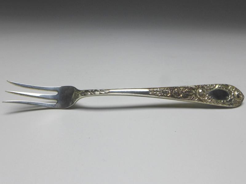 Aufschnittgabel, kleine Gabel, Dekor Rosen, 925er Sterling Silber, S. Kirk & Son, USA, L: 14,5 cm