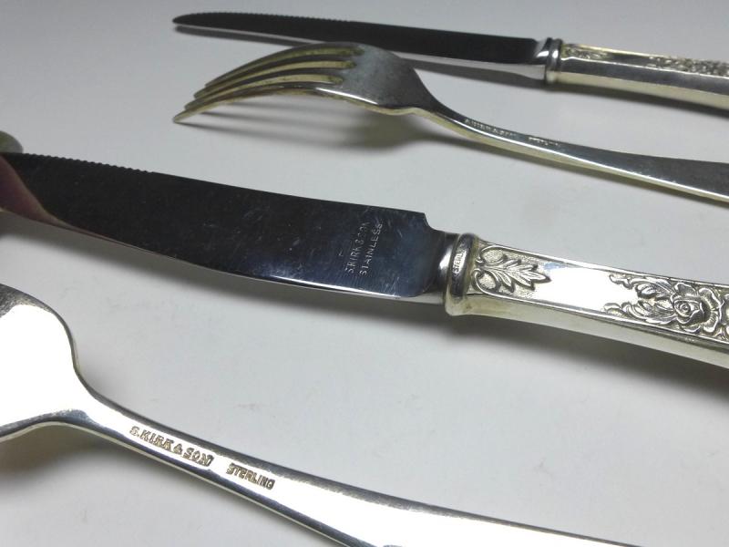 Besteck 4-teilig, für 2 Personen, 2x Messer und 2x Gabel, Dekor Rosen, 925er Sterling Silber, S. Kirk & Son, USA