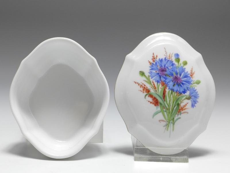 Dose, Meissen, Blume mit Schmetterling