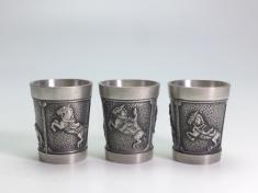 Set 3x Schnapsbecher, Zinn, Motiv Reiter, H: 5 cm