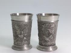 Set 2 Schnapsbecher, Becher, Zinn Becker, Motiv Jagd, Hund, Hirsch, H: 6 cm