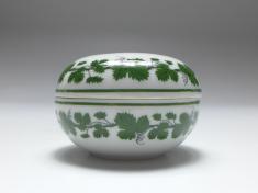 Dose,  Meissen, Voller grüner Weinkranz, D: 6,5 cm