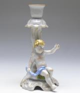 Kerzenhalter mit Figur, von Schierholz / Thüringen, Porzellan, 1-lichtig, Anfang 20. Jh.