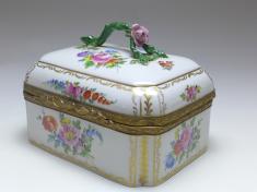 große Porzellan Schatulle, bunte Blumenbukett Malerei