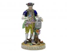 Figur Gärtner, Dresden, 20. Jh., mit Kanne, Spaten und Blumen