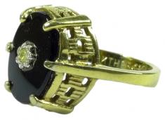Ring, vergoldet, mit schwarzem Stein, D: 16,5 mm