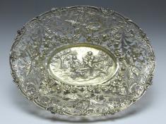 ovale Schale, 4 Putti auf einem Ast eines Apfelbaumes sitzend, 800er Silber, 4 x 24,5 x 20 cm, 271 g