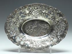ovale Schale, Konfektschale, Rosendekor und Durchbruchrand, 800er Silber, 16,7 x 12,7 cm, 125 g