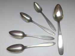 Set 5 alte Löffel: 1x Beilagelöffel, 4x Suppenlöffel, Esslöffel, 12 Lot | 10 Lot Silber, L: 28 / 22,5 cm