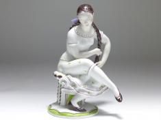 Figur Mädchen mit Zopf, Entwurf Arthur Storch, Schwarzburger Werkstätten, H: 27 cm